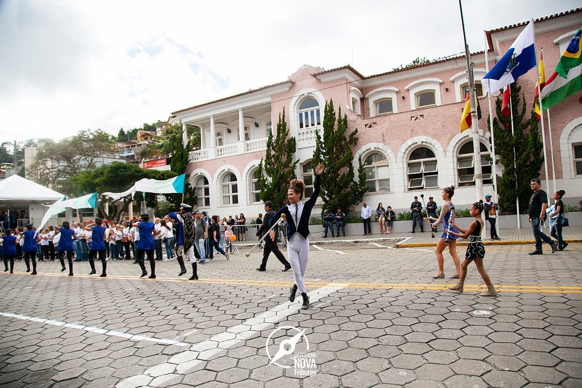 Veja como foi o desfile cívico-militar de aniversário de Nova Friburgo - TV  ZOOM