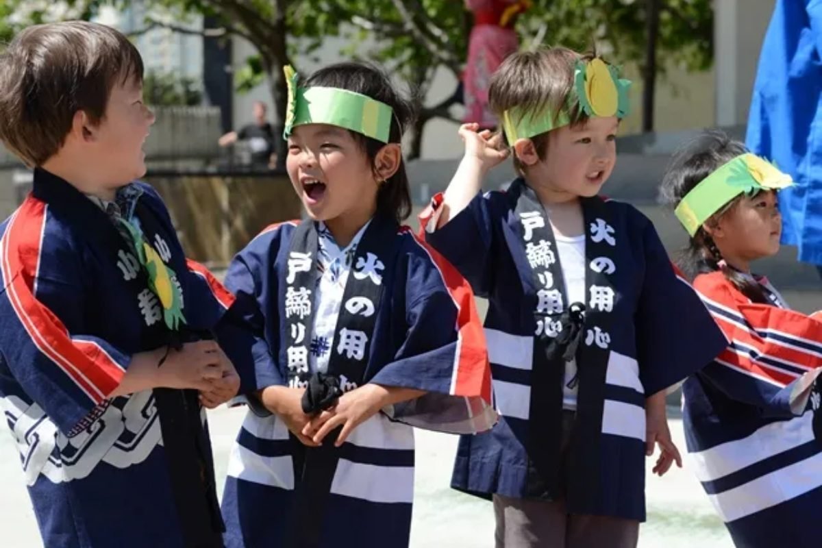 Праздник мальчиков в японии 4 класс. Кодомо-но Хи праздники Японии. 5 Мая в Японии праздник мальчиков. День мальчиков в Японии праздник. День детей (кодомо но Хи).